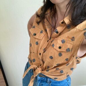 INSIGHT Sleeveless Knotted Shirt XS